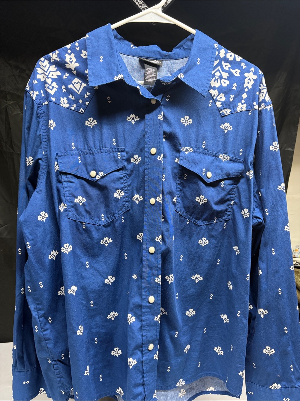 Wrangler Retro Blue Button-Up Shirt with White Pattern
